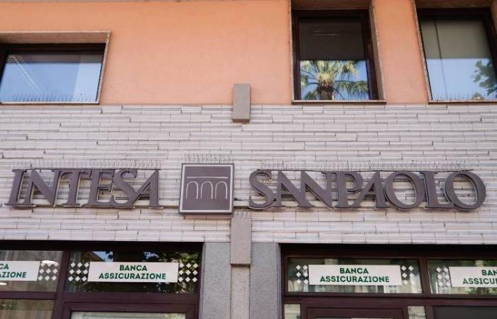 Intesa Sanpaolo, gewaltiges Erdbeben für Kontoinhaber: Fensterläden vor dem Geldautomaten geschlossen | Sie können Ihr Geld nicht mehr anfassen