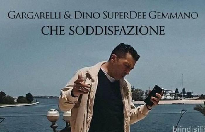 BRINDISI.WELCHE ZUFRIEDENHEIT: Gennaro Gargarelli und Dino SuperDee Gemmano feiern Erfolg mit einer neuen Interpretation von Pino Daniele