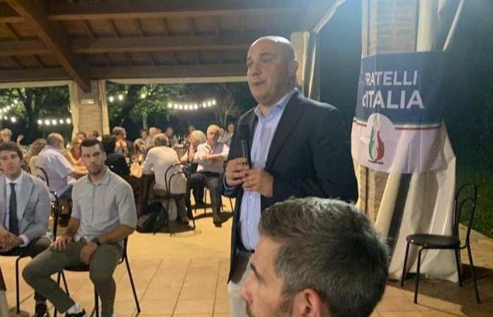 Bei der Wahl in Modena ruft die Demokratische Partei: „Barcaiuolo, so gewinnst du immer!“ – Der Punkt