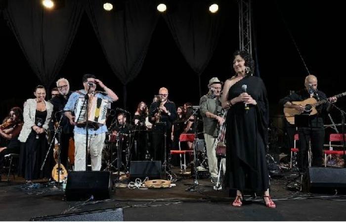 Castello Ursino, ein gut besuchtes Konzert zum ersten Tag der Fußgängerzone » Pressemitteilungen