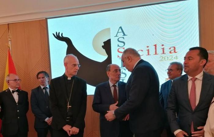 Sizilien wird das Votivöl auf dem Grab des Heiligen Franziskus in Assisi opfern