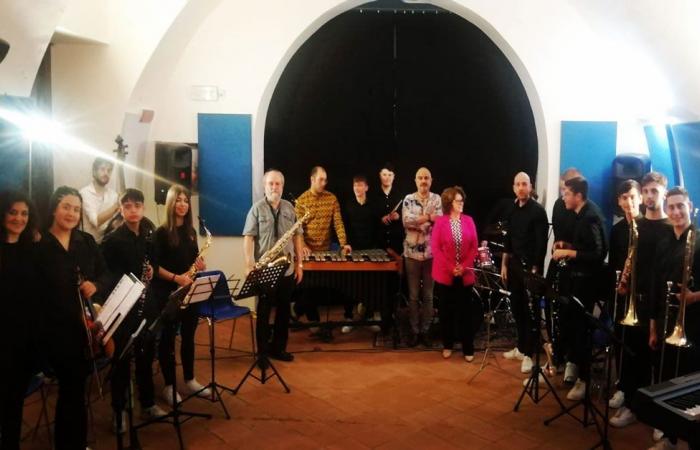 Lamezia, Jazz im Chiostro San Domenico mit dem Konzert des Cinquefrondi Ensembles