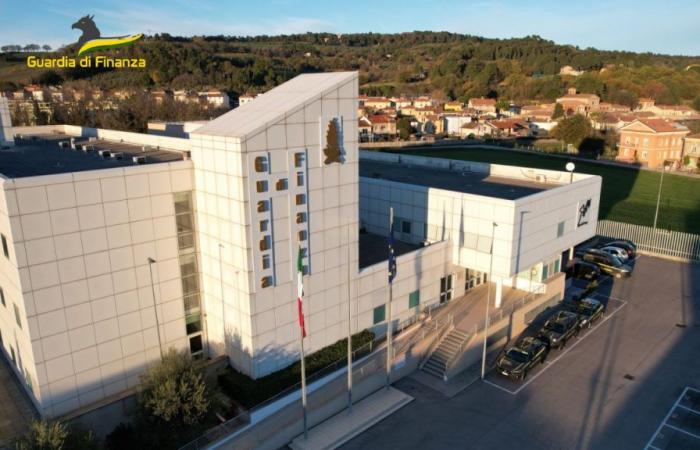 Das gefälschte Unternehmen mit Sitz in Pesaro will Millionen von der Pnrr erhalten: 3 Festnahmen durch die Finanzpolizei – Nachrichten Pesaro – CentroPagina