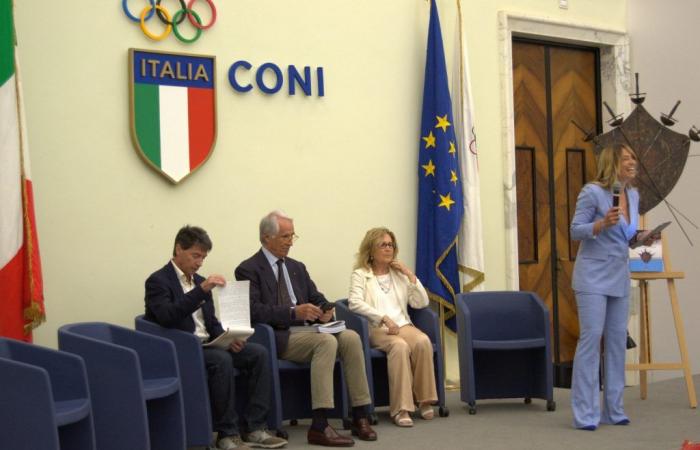 Das Buch über das „olympische und sportliche Leben von Renzo Nostini“ wurde vorgestellt. Bundespräsident Paolo Azzi: „Es ist eine Ehre und eine Pflicht, an einen großen Anführer zu erinnern, mit dem das italienische Fechten für immer verbunden sein wird“