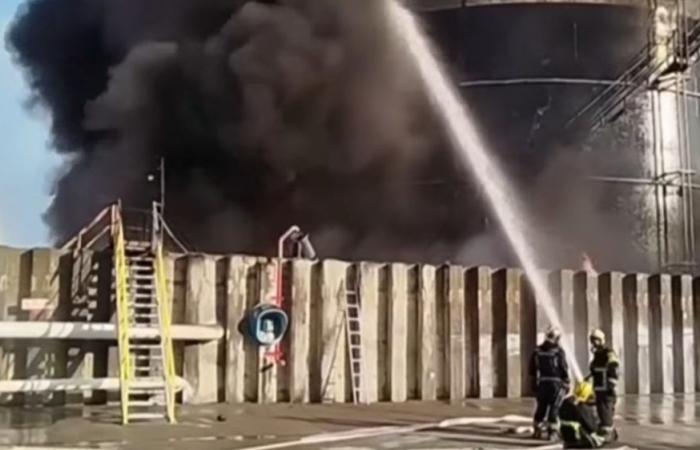 Russland, Brand in einer Ölraffinerie in Asow nach einem ukrainischen Drohnenangriff: Was geschah?