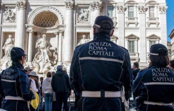Rom versucht, auf den Zierpferden des Trevi-Brunnens zu reiten: 27-Jähriger mit Geldstrafe belegt