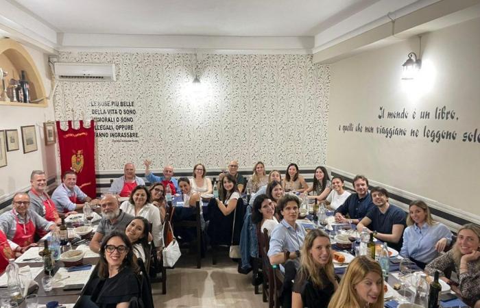 Kulturelle und gastronomische Treffen im Herzen von Catanzaro: der Abend mit jungen Wirtschaftslehrern