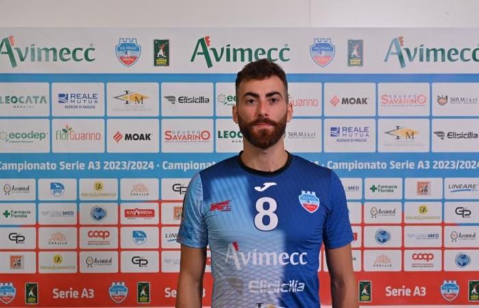 Volley Modica bestätigt erneut Libero Vincenzo Nastasi, den Vizekapitän in Blau und Weiß zum sechsten Mal –