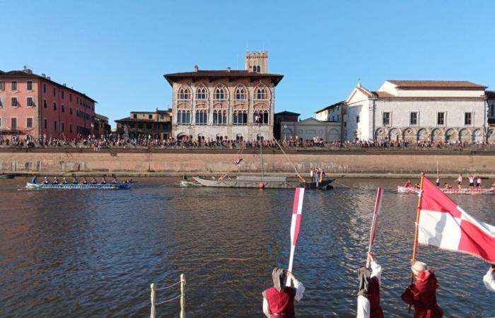 Das rote Boot von San Martino gewinnt den Palio di San Ranieri 2024