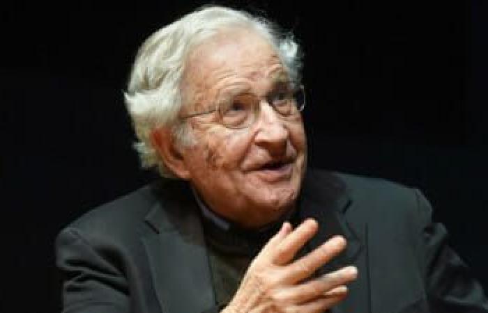Die Nachricht vom Tod von Noam Chomsky, einem großen Linguisten und politischen Aktivisten, wurde dementiert