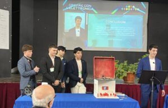 Rimini: Die Studenten des Technikers „Belluzzi – Da Vinci“ wurden mit dem ersten Preis im Wettbewerb „Kreatives Schaffen mit Elektronik“ ausgezeichnet