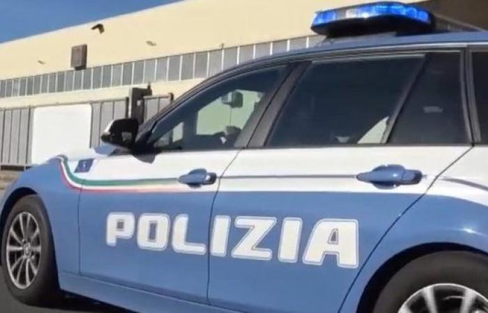 Greift Polizisten mit Messer und Schere an, 44-Jähriger in Crotone festgenommen