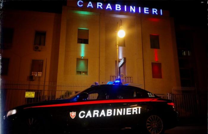 Carabinieri und Staatsanwälte im Norden Neapels schließen den Kreis um die Bande von „Point-Break“-Räubern mit Waffen und großmotorigen Motorrädern. Ein Umsatz von über 150.000 Euro – Vita Web TV