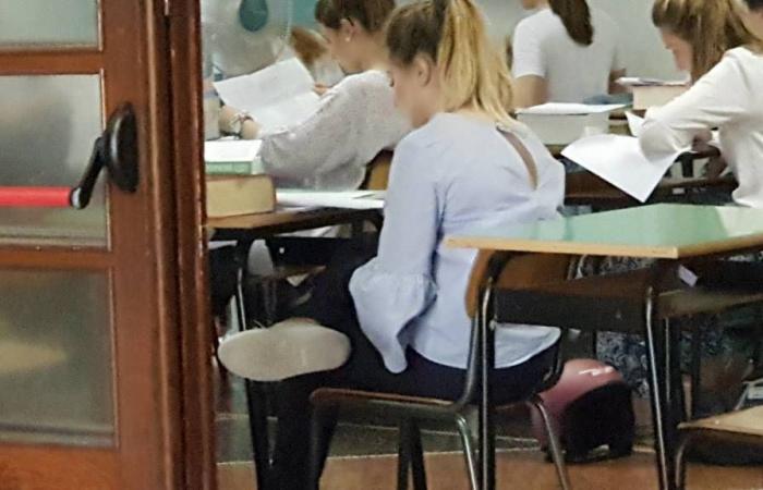 Fangen wir mit der Abiturprüfung an: Für 11.000 ligurische Schüler die erste schriftliche Prüfung
