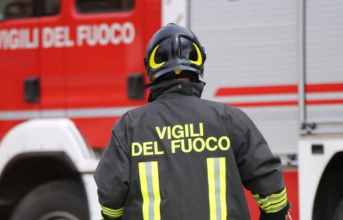 Brand im römischen Viertel Vigne Nuove in der Nähe eines Kindergartens und einer Tankstelle: Kinder evakuiert
