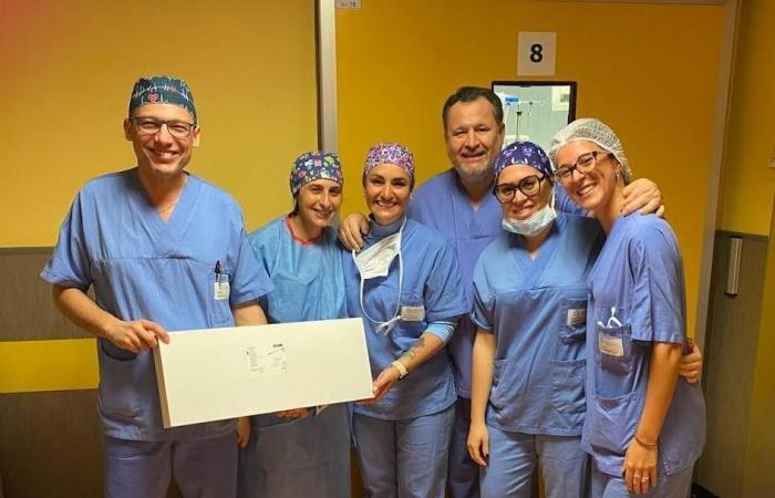 Im Alessandria-Krankenhaus wurde bei einer Thorakoskopie eines 87-jährigen Patienten die linke Ohrmuschel verschlossen