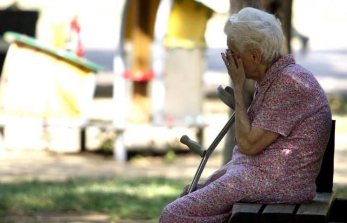 Sicherer Sommer für einsame ältere Menschen: 80 Anrufe pro Tag vom Three Ages Club, um sie zu überwachen