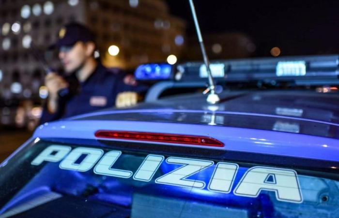 Catania, bei einer Kontrolle umzingeln sie die Polizei: fünf Beamte verletzt