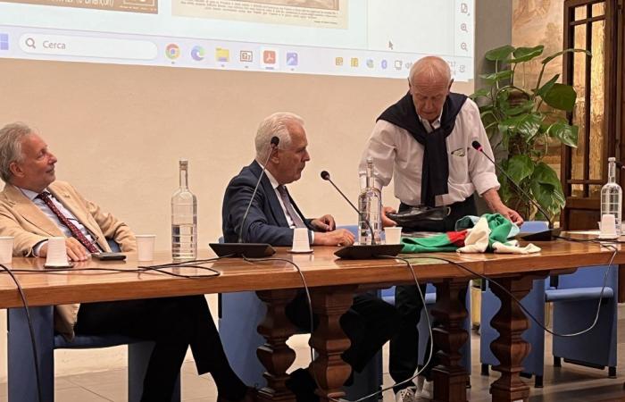 Coppi im Haus von Bartali: Die Tour in Florenz und der Region präsentiert ein Buch über den Champion
