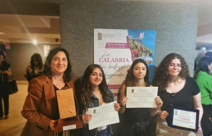 Reggio Calabria, Anna Maria Tassone vom Zaleuco-Gymnasium in Locri gewinnt die XVIII. Ausgabe des Stipendiums „G. Logoteta“.