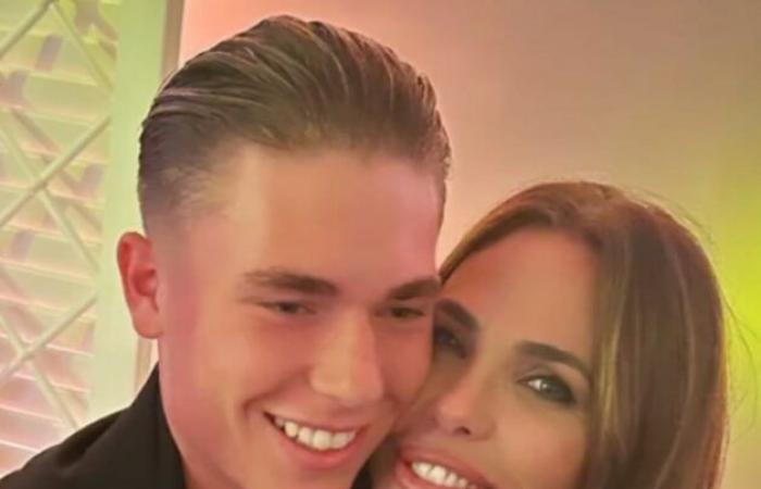 Cristian Totti teilt Bilder mit seiner Freundin Melissa Monti: In den Kommentaren unterstreichen viele die Ähnlichkeit mit Mutter Ilary Blasi – Gossip.it