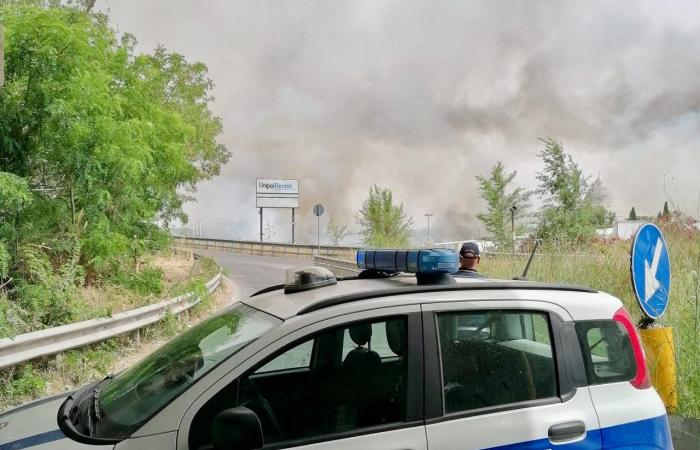 Das Magliana-Viadukt wurde wegen eines Brandes geschlossen und der Verkehr in Rom blockiert