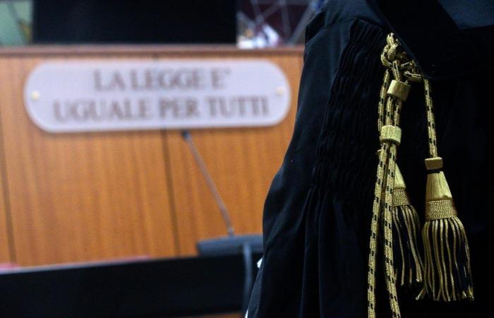 Zwanzig Jahre Gewalt gegen seinen Partner, einen 52-Jährigen aus Lucca, verurteilt