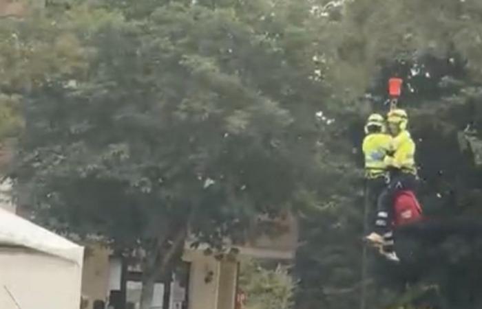Perugia, 2-jähriges Mädchen fliegt aus 6 Metern Höhe, gerettet aus Mülltonnen