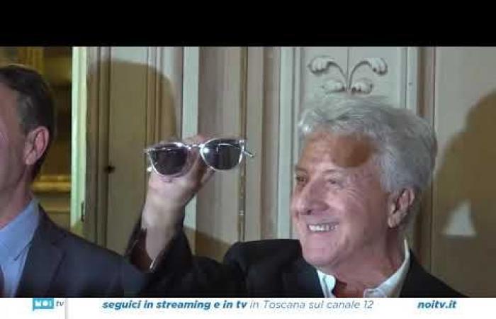 Dustin Hoffman kehrt nach Lucca zurück: eine Hommage an Fellini auf der Piazza Antelminelli