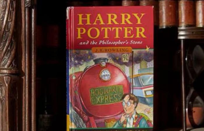 Seltene Ausgabe des ersten Harry-Potter-Buches, das für über 53.000 Euro versteigert wurde