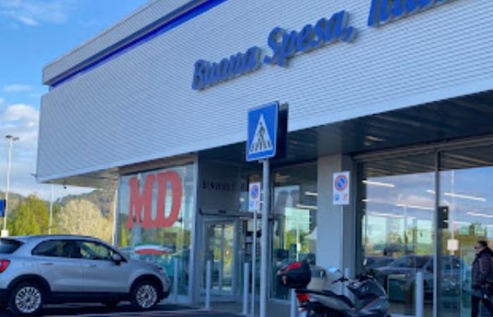 „Zieh es dir an, geh nicht mehr auf die Toilette“: der schockierende Ton vom Manager eines Supermarkts in Brandizzo (Turin)