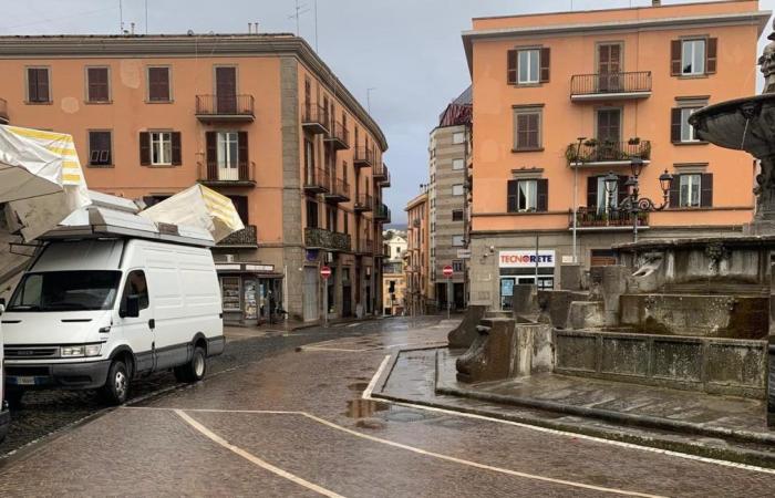 Viterbo – Marktverlagerung: „Alle werden unzufrieden bleiben“, so die Händler der Piazza della Rocca