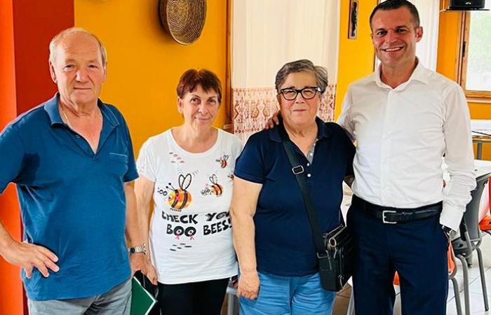 Bürgermeister Raimondo Cacciotto traf sich gestern Abend im Arcobaleno-Bauernhof in Guardia Grande mit einer Vertretung der Dorfkomitees