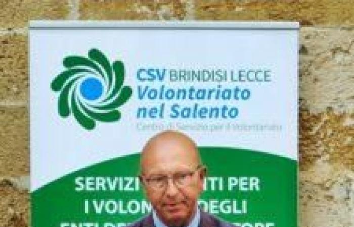 „Freiwilligenarbeit im Zeitalter der sozialen Medien: Treffen mit Don Cosimo Schena, Autor von ‚Gott ist mein Trainer‘“