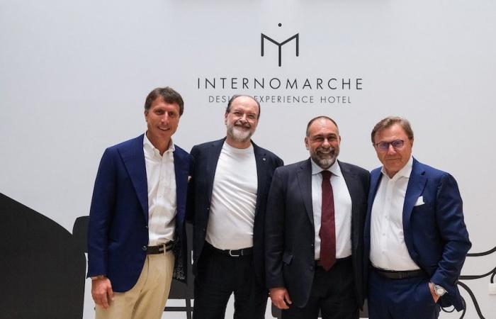 Tolentino, Banddurchtrennung für Interno Marche: Das von Franco Moschini entworfene Hotel-Museum öffnet seine Türen – Picchio News