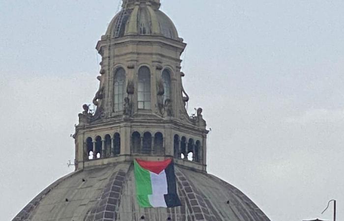 Nach Mailand erscheint auch auf der Kathedrale von Pavia eine palästinensische Flagge