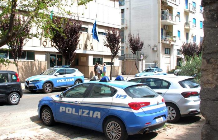 Cosenza misshandelt seine Frau unter den Augen seiner minderjährigen Kinder: Annäherungsverbot für einen 40-jährigen Mann