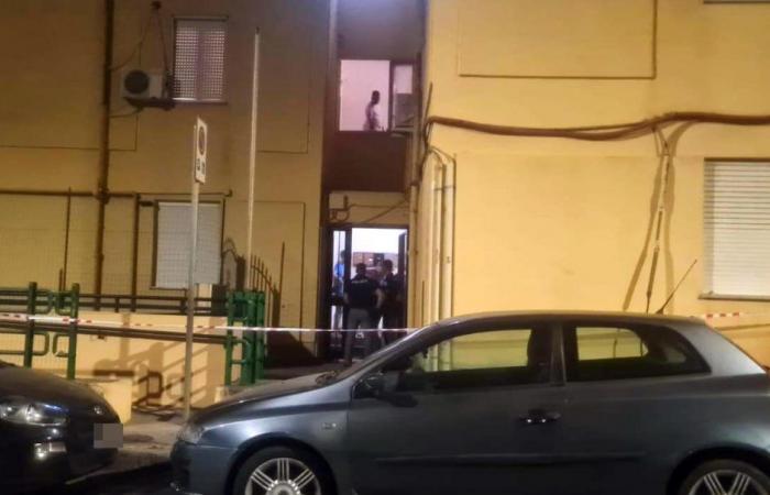 Cagliari, Streit zu Hause nach dem Spiel, 59-Jährige von ihrem Mann erstochen: „Er hat mir ins Gesicht gelacht, ich habe ihn nie wieder gesehen“