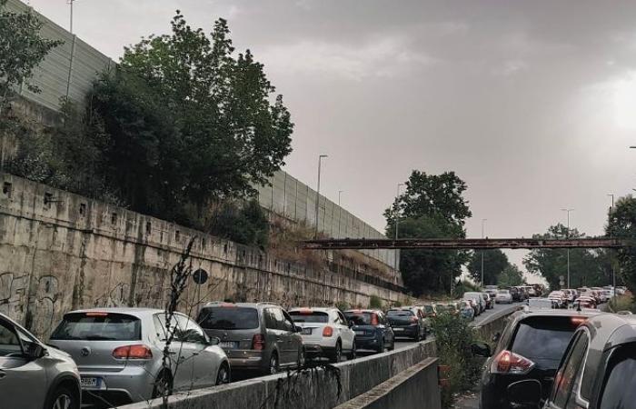Ein Unfall auf der Via Ostiense führt zur Sperrung eines Straßenabschnitts