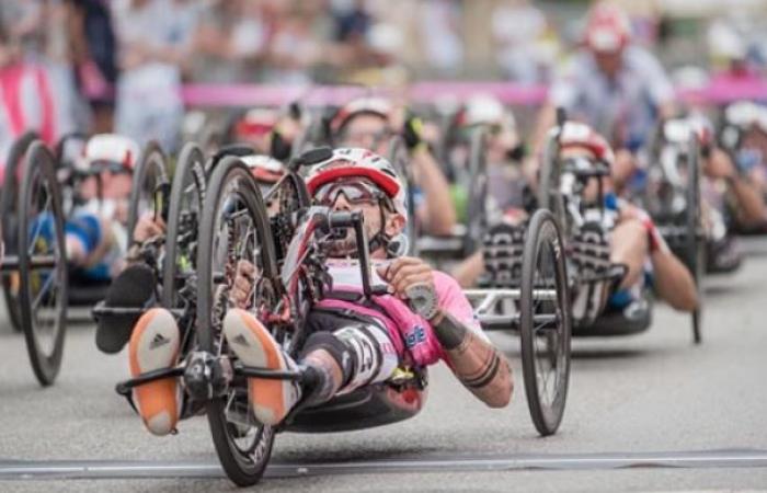 Busto hält für das Handbike Tre Valli Varesine. Einhundert paralympische Athleten am Start