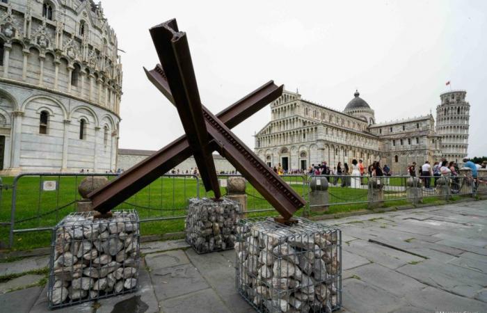 Exodus: Die Reise der Menschheit des Bildhauers Alexey Morosov in Pisa ausgestellt
