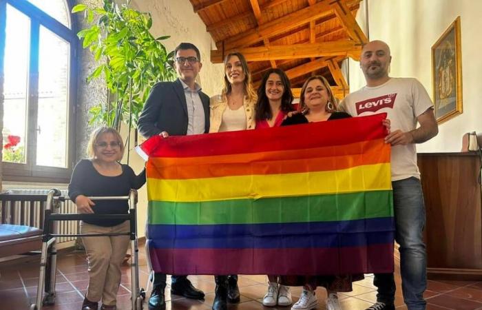 Arcigay Molise gegen Worte von Gouverneur Roberti: „Schwere Vergehen gegen die LGBT-Gemeinschaft“