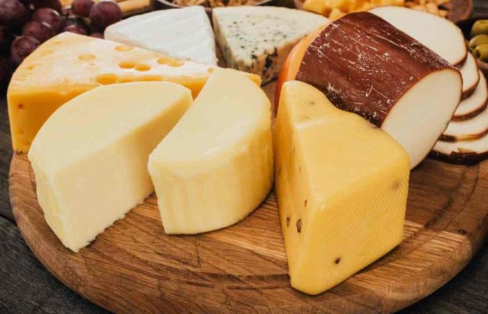 Essen Sie an diesem Wochentag niemals Käse: Wenn Sie das tun, besteht ein großes Risiko