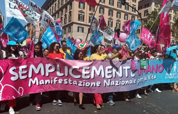 Pro-Life-Demonstration, Familie mit 11 Kindern von Modena nach Rom: „Wir haben uns auf die Vorsehung verlassen, hatten aber nie wirtschaftliche Probleme“