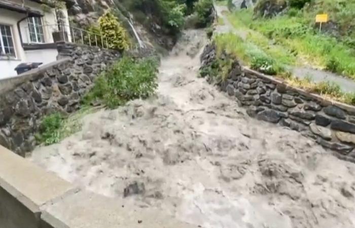 Starker Regen in der Schweiz, Überschwemmung im Wallis: Drei Menschen werden vermisst. Das Skigebiet Zermatt liegt isoliert