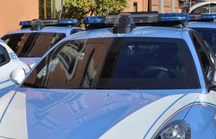 Schwerer Diebstahl und Erpressung in Anzio, die Polizei nimmt zwei 21-jährige rumänische Männer fest
