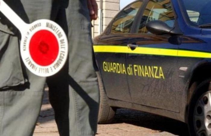 La Spezia, verhaftet mit einem Kilo Kokain im Auto, weitere 600 Gramm versteckt in der Garage