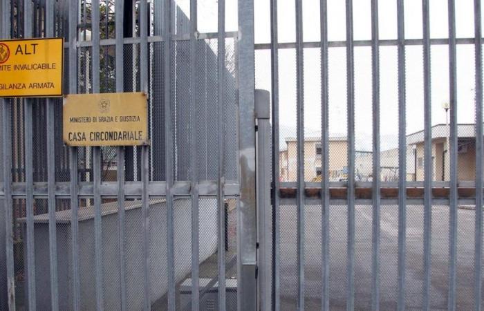 36-Jähriger entkommt am helllichten Tag aus Livorno-Gefängnis, Gewerkschaften greifen die Regierung an: „Katastrophe“