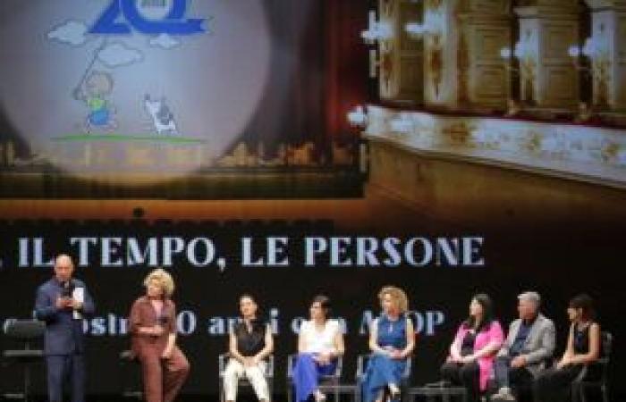 Rimini: Große Beteiligung im Galli-Theater anlässlich des 20-jährigen Jubiläums von Arop