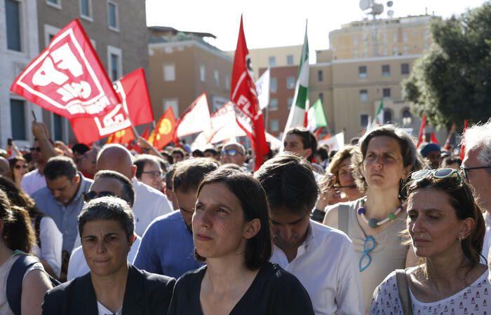 Weites Feld auf dem Platz in Latina, Mattarella: „Genug Ausbeutung illegaler Arbeit“ – Nachrichten
